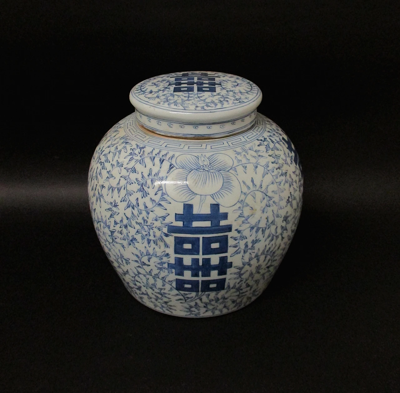 Blue and white Oriental painted porcelain vase, 20th century 1