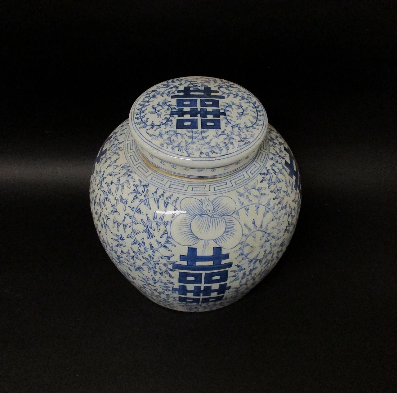 Blue and white Oriental painted porcelain vase, 20th century 3