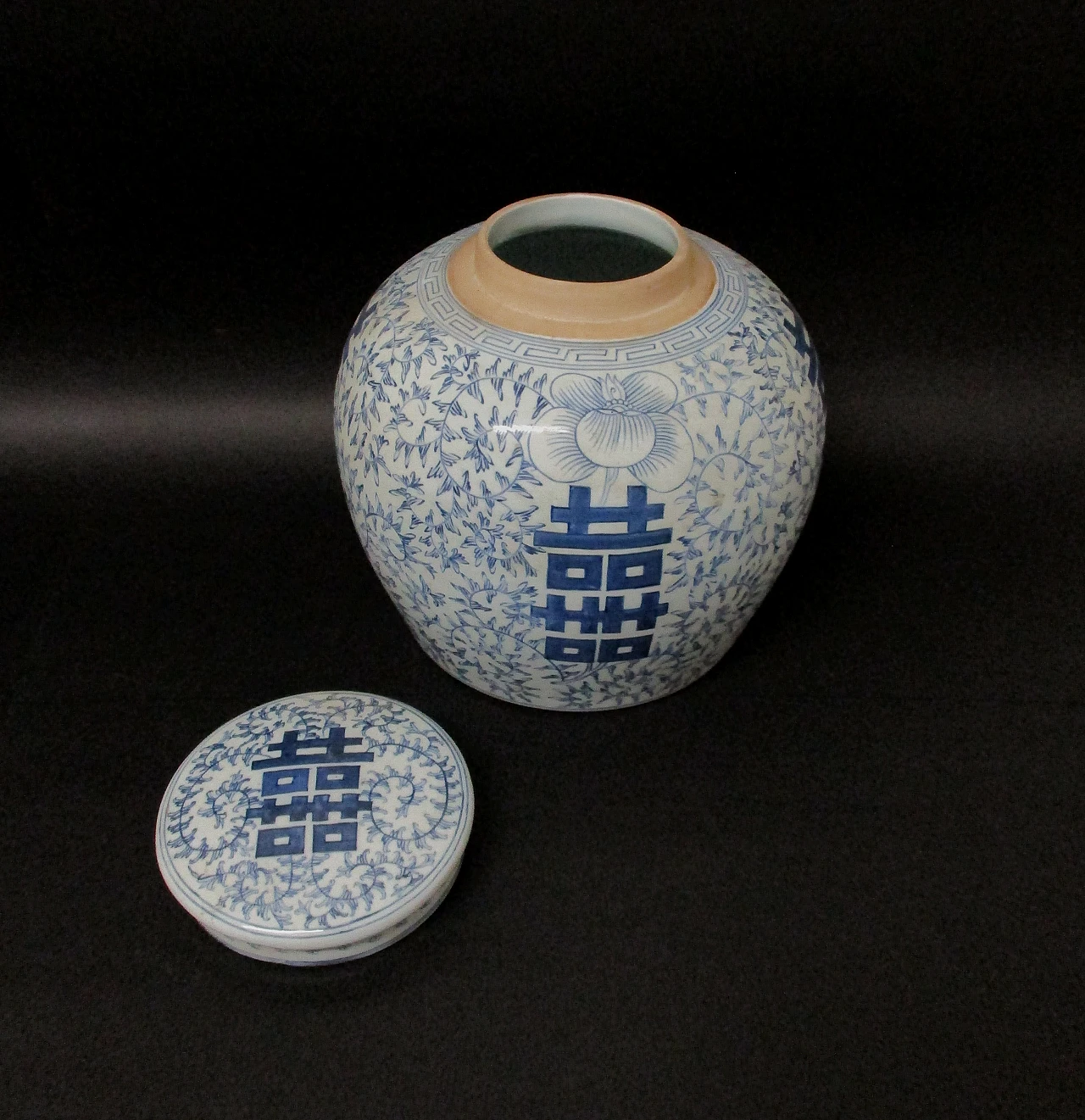 Blue and white Oriental painted porcelain vase, 20th century 4