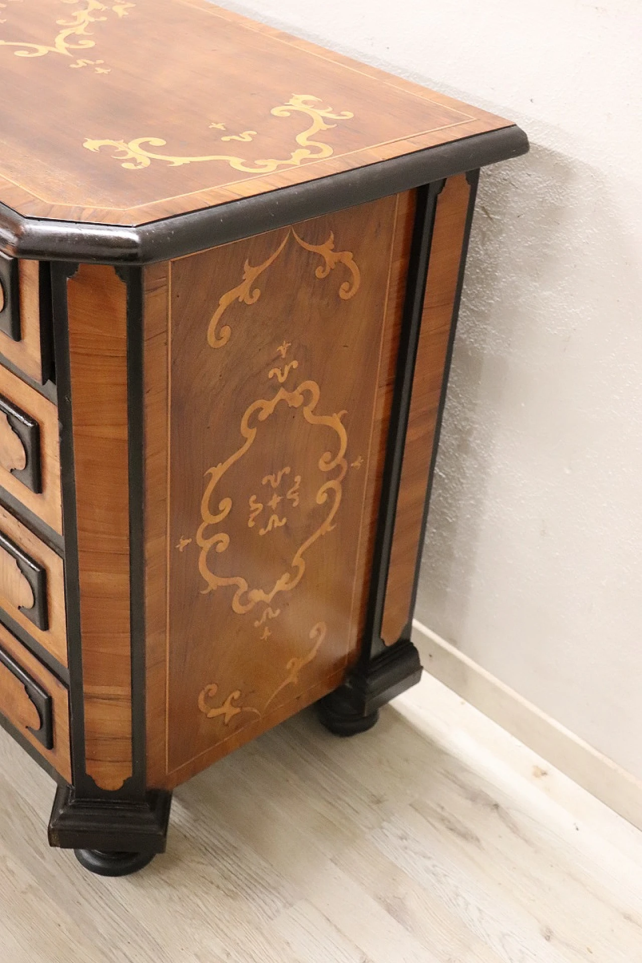 Majestic antique chest of drawers, 17th century 4