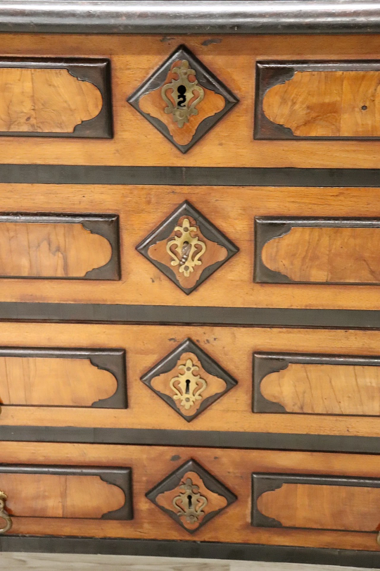 Majestic antique chest of drawers, 17th century 10