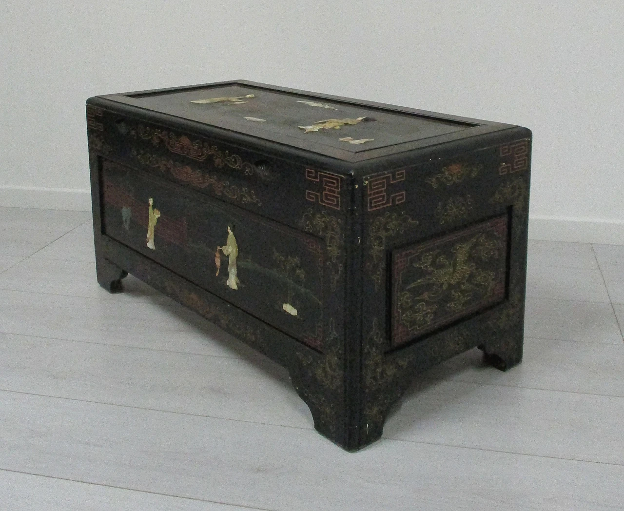 Oriental trunk, 80s 4