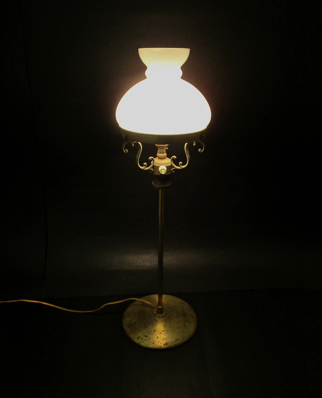 Liberty desk lamp in brass and glass, 20th century 6