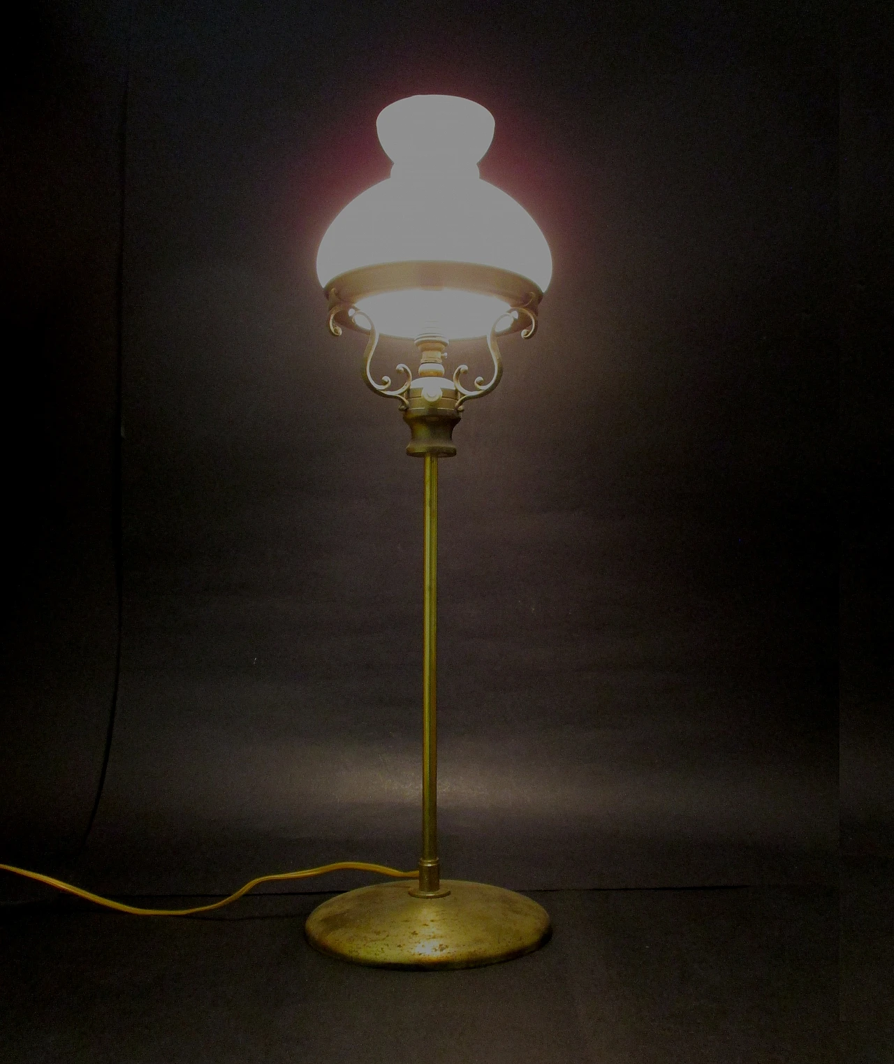 Liberty desk lamp in brass and glass, 20th century 7