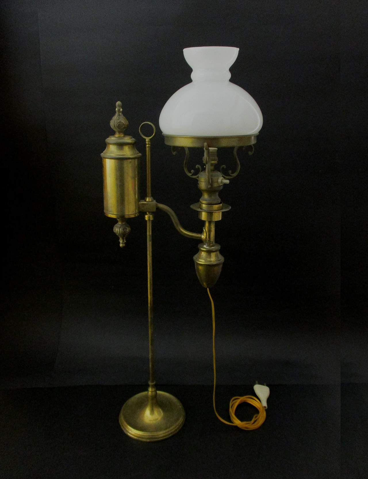 Liberty desk lamp in brass and glass, 20th century 6