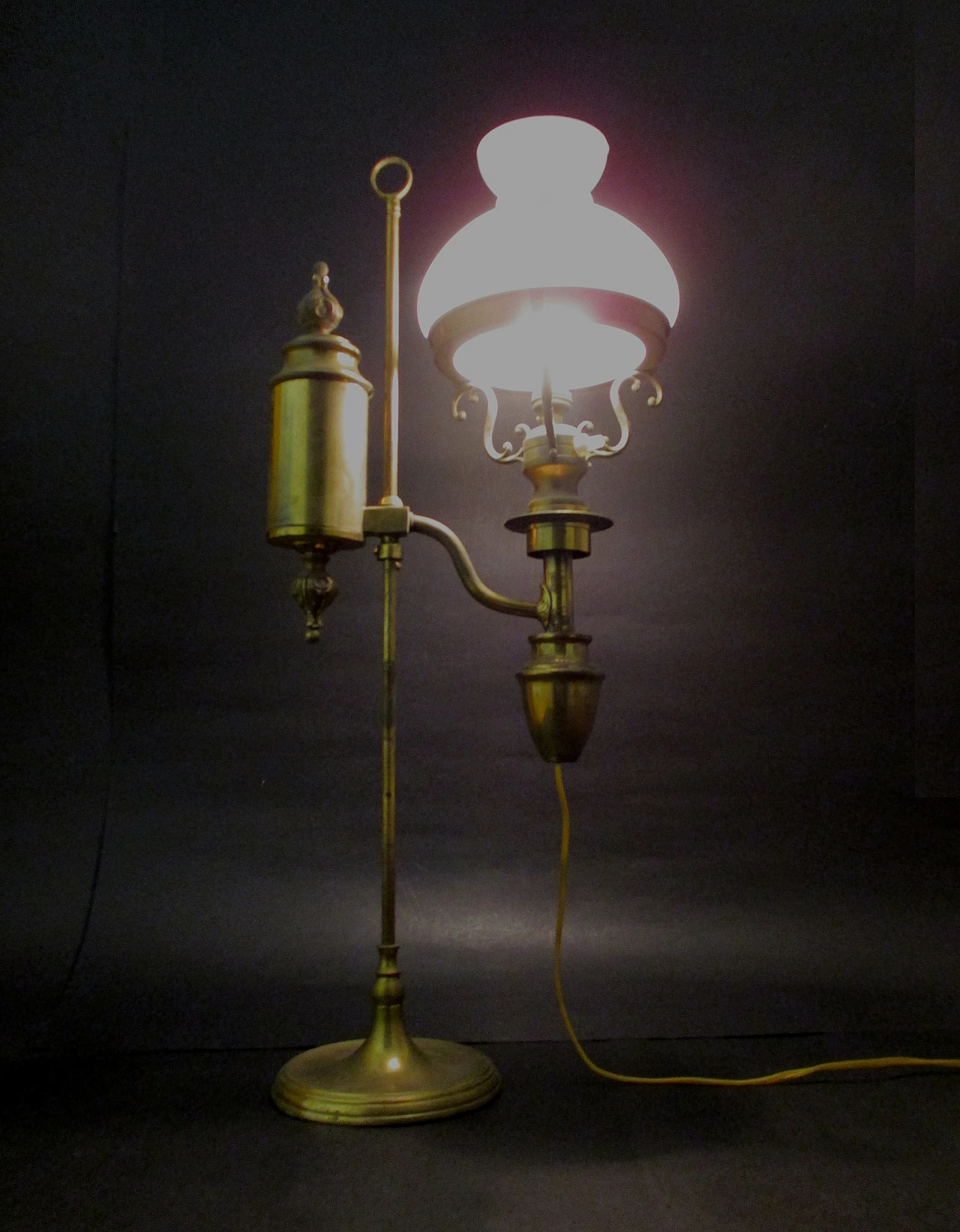 Liberty desk lamp in brass and glass, 20th century 10