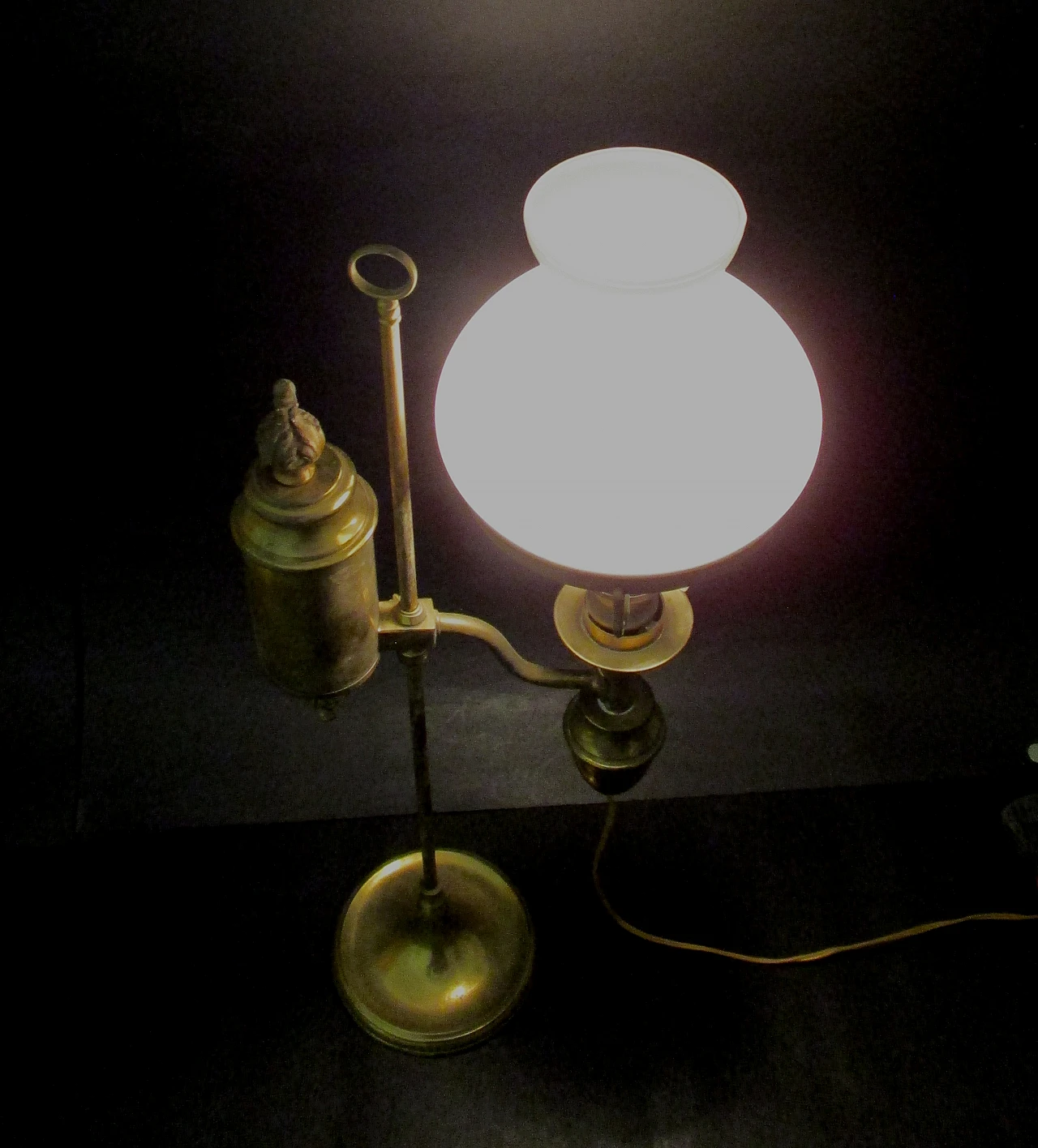 Liberty desk lamp in brass and glass, 20th century 11