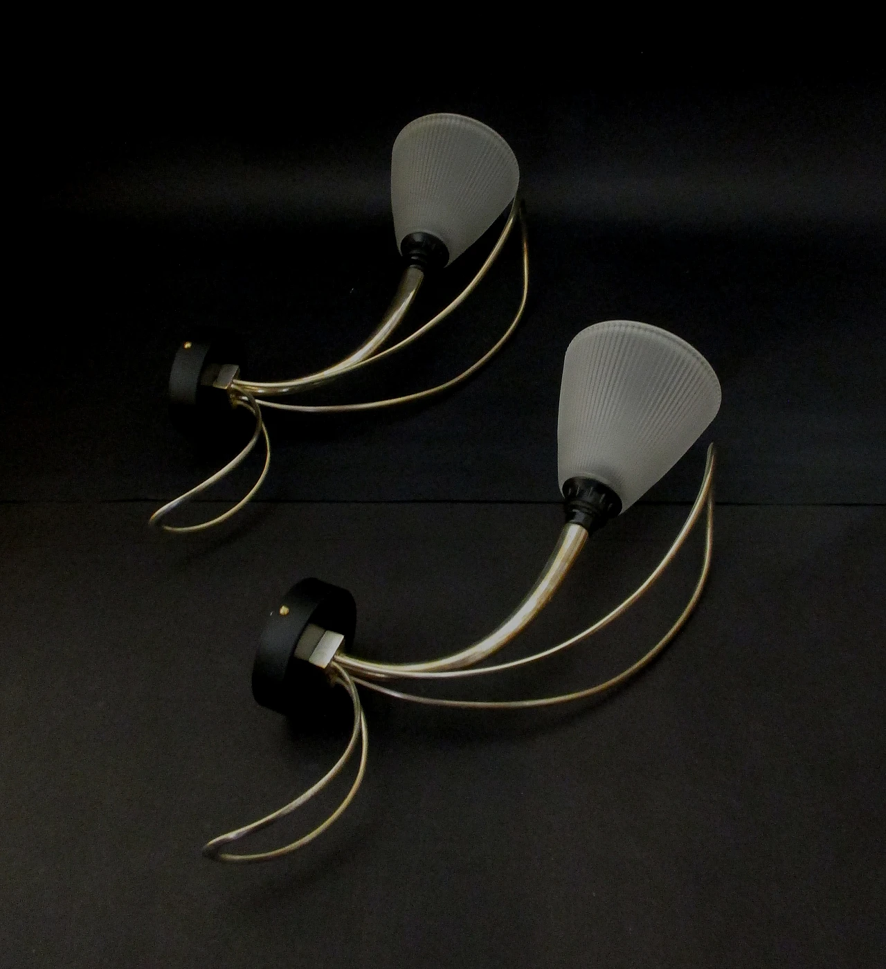 Pair of Angelo Mangiarotti wall lights in brass and glass,1970s 2