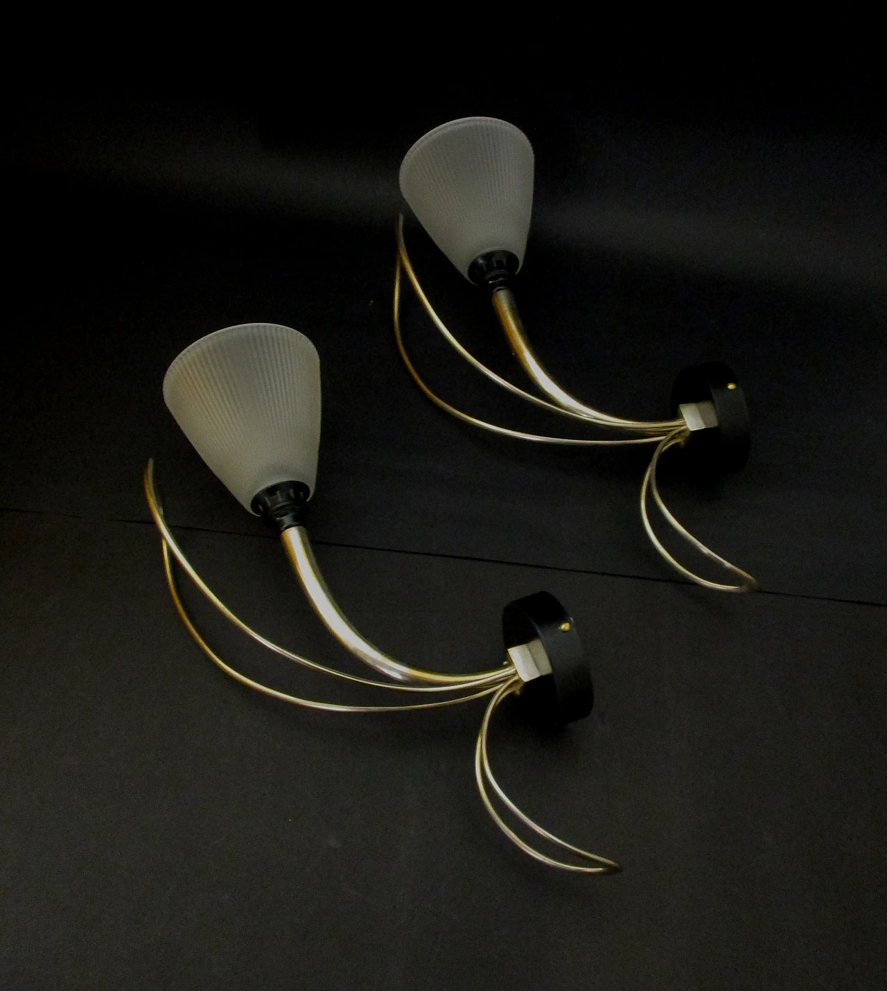 Pair of Angelo Mangiarotti wall lights in brass and glass,1970s 4