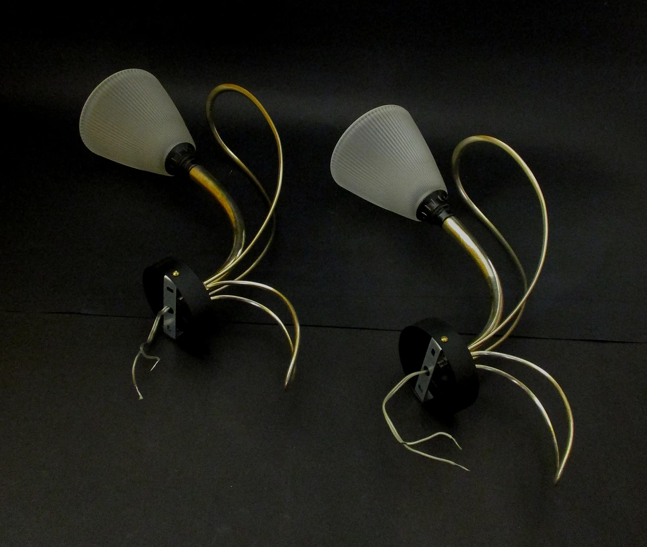 Pair of Angelo Mangiarotti wall lights in brass and glass,1970s 5