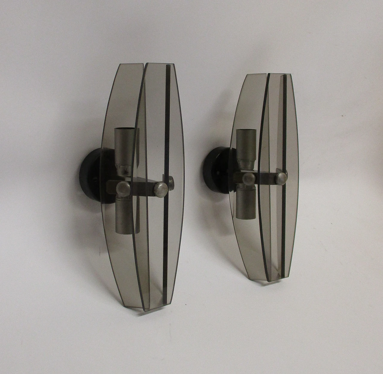 Pair of Fontana Arte wall lights in crystal and metal from the 1960s 1