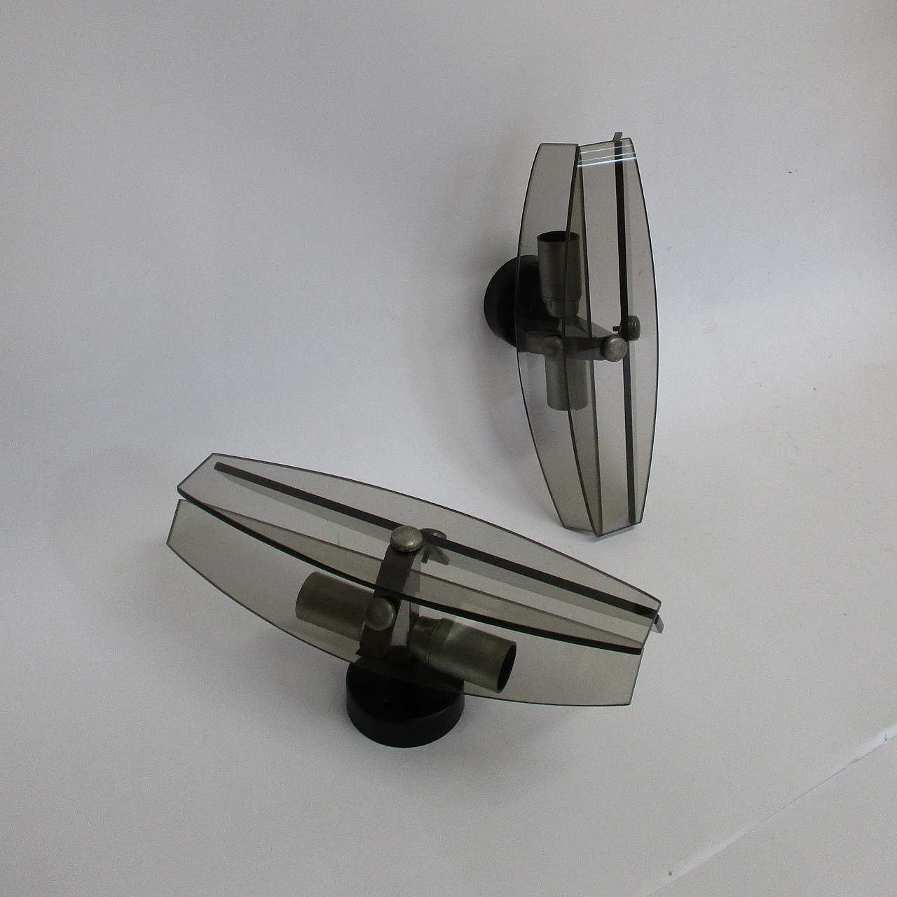 Pair of Fontana Arte wall lights in crystal and metal from the 1960s 2