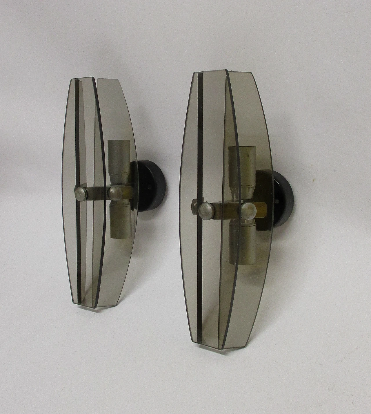 Pair of Fontana Arte wall lights in crystal and metal from the 1960s 3