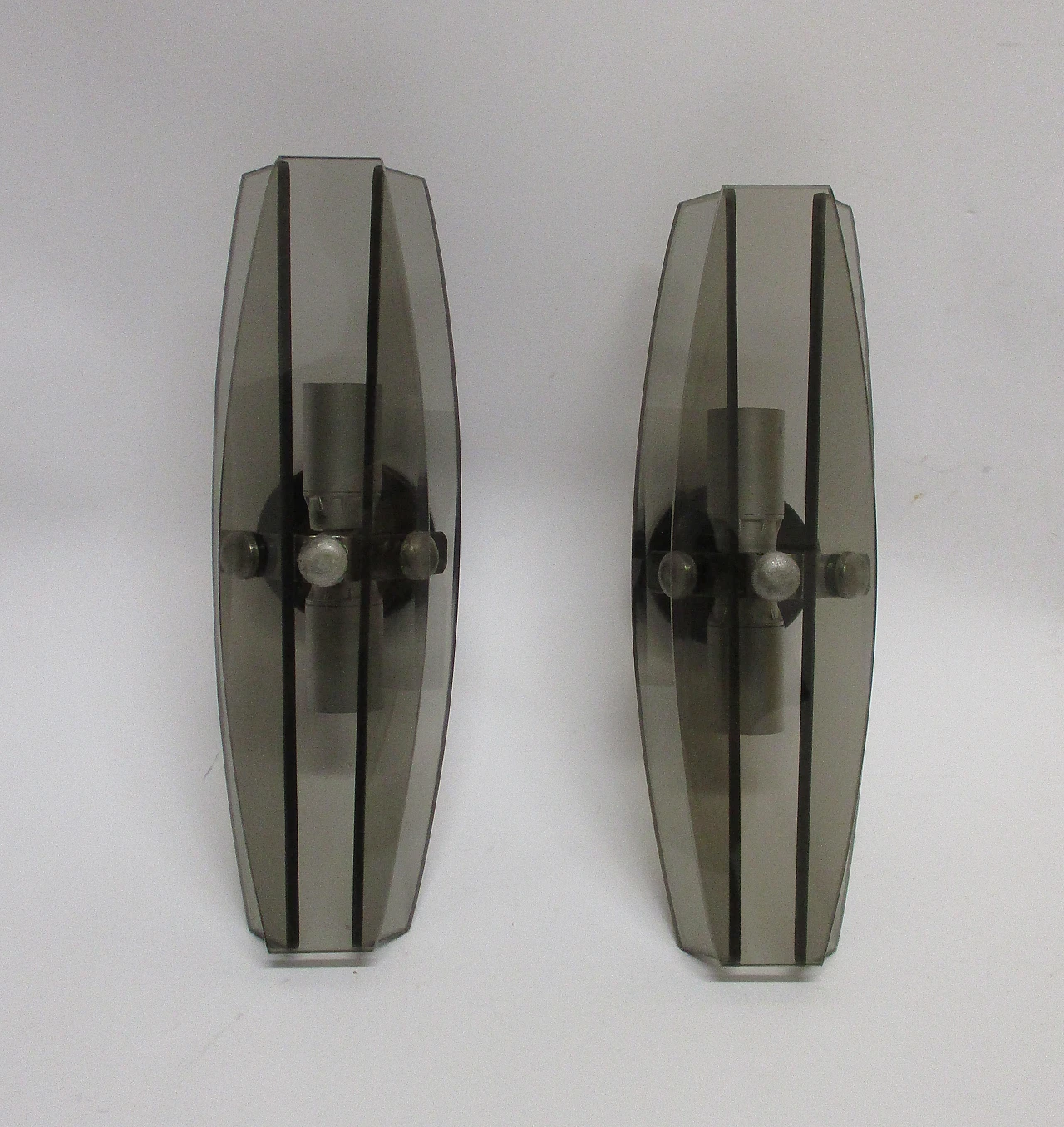 Pair of Fontana Arte wall lights in crystal and metal from the 1960s 4