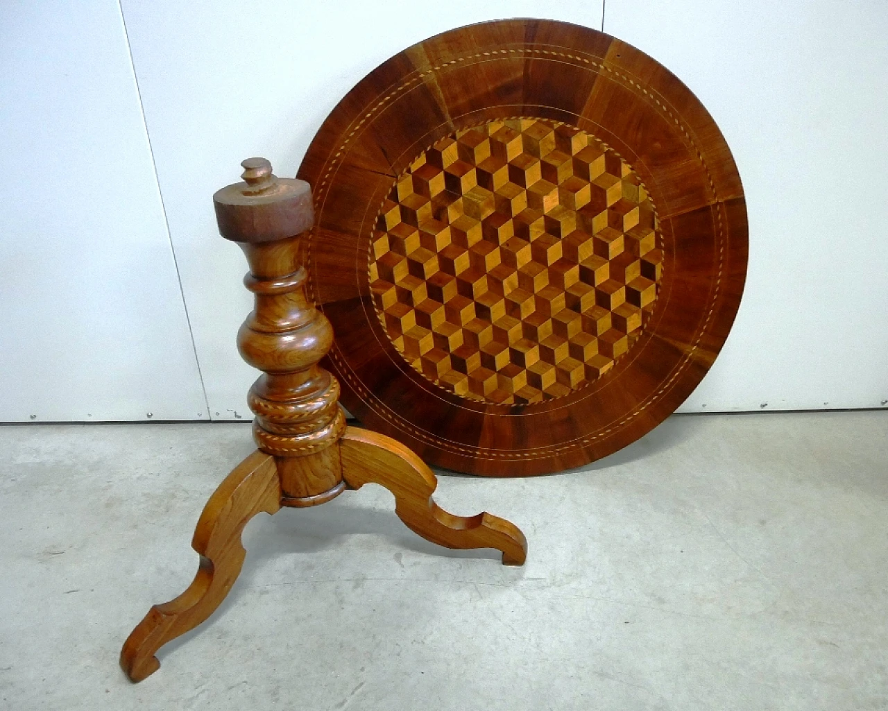 Rolo round table in precious wood, Emilan, late 19th century 2