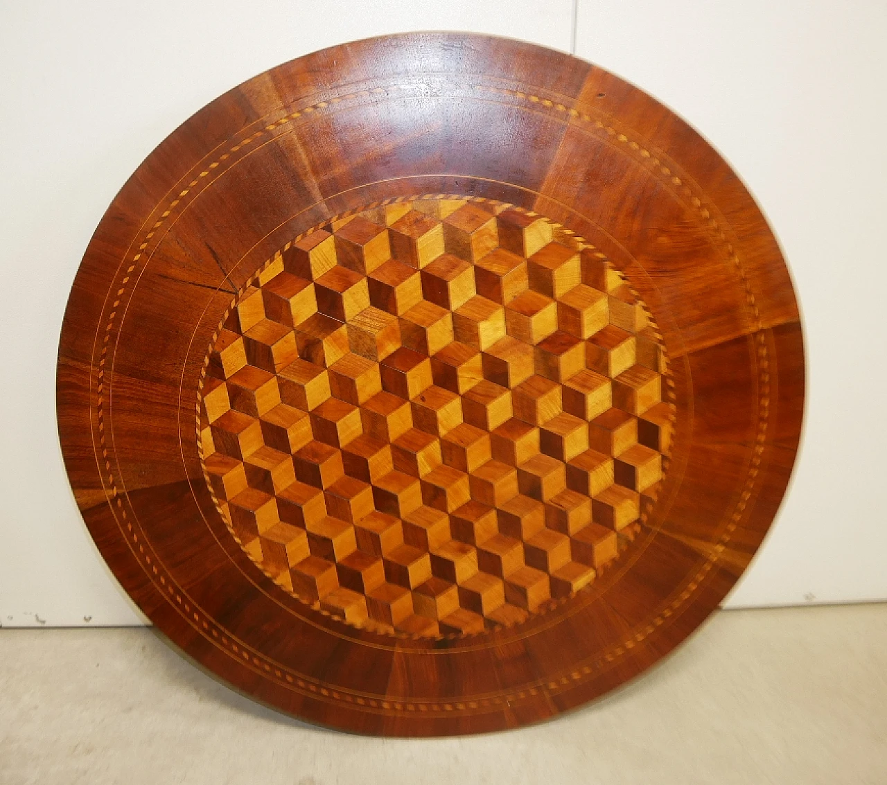 Rolo round table in precious wood, Emilan, late 19th century 3