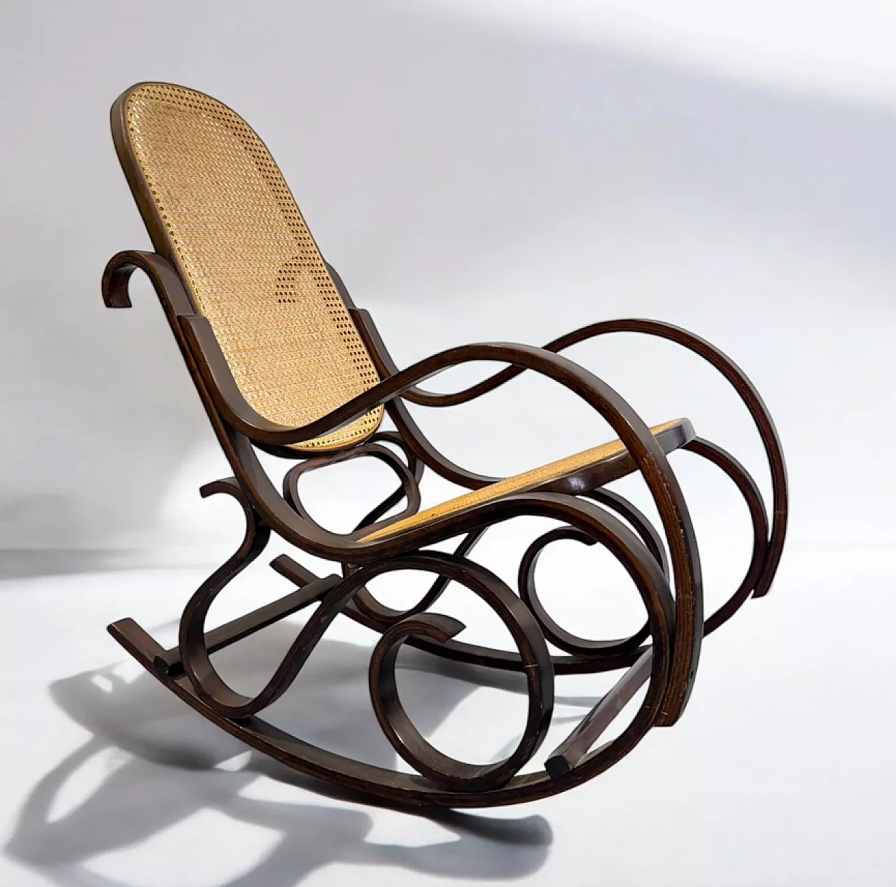 Poltrona a dondolo tipo Thonet, anni '80 1