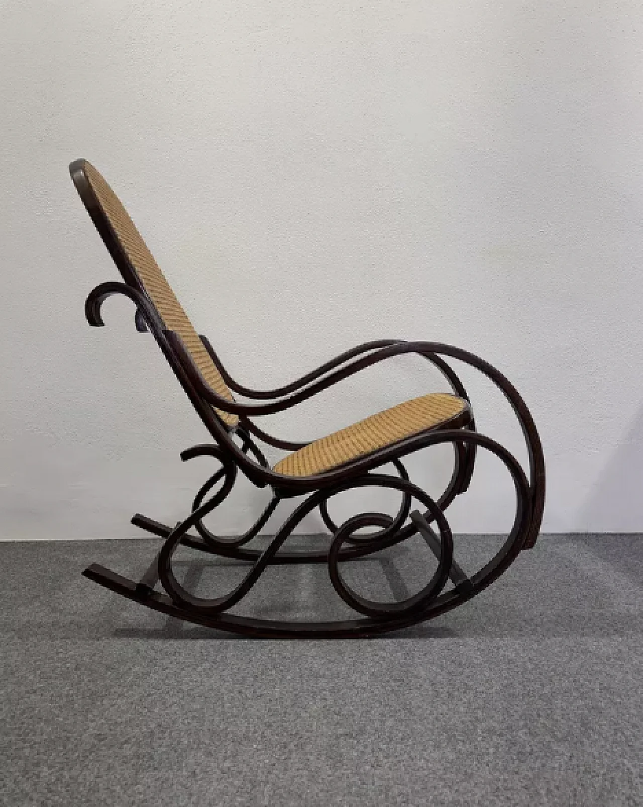 Poltrona a dondolo tipo Thonet, anni '80 2