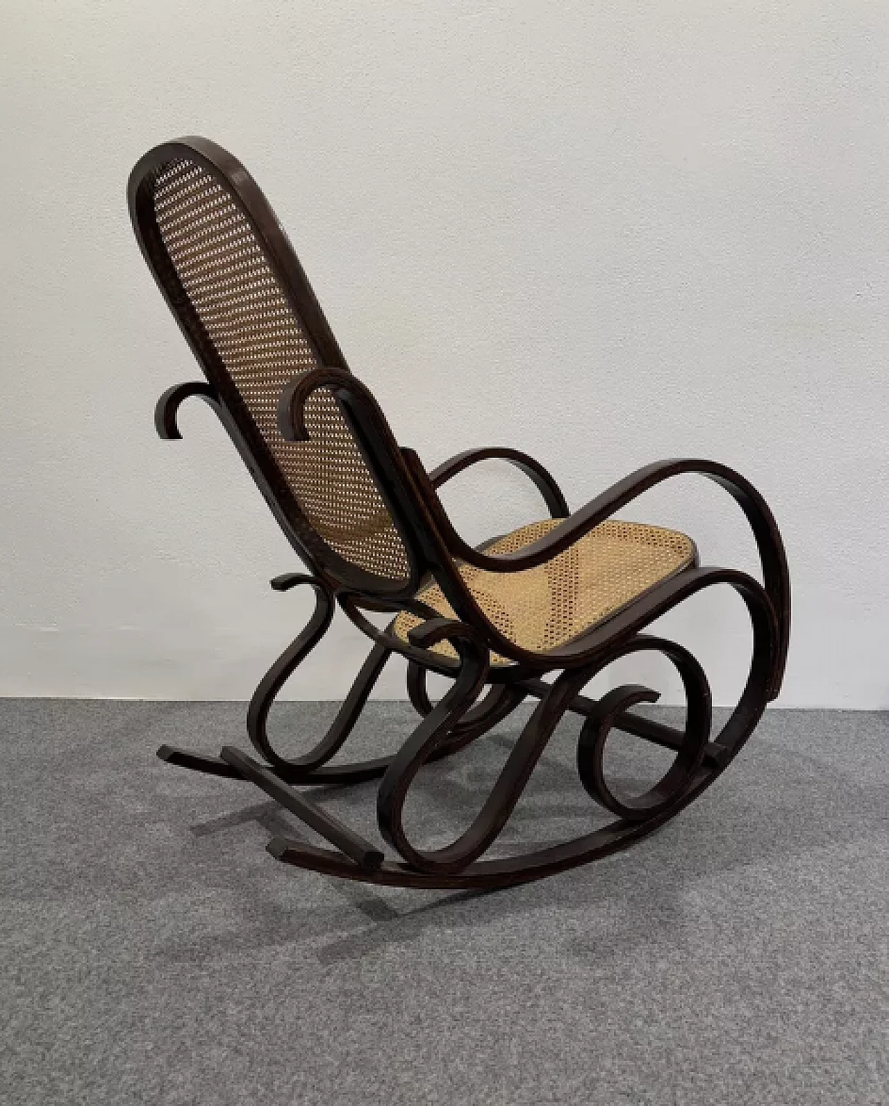 Poltrona a dondolo tipo Thonet, anni '80 3