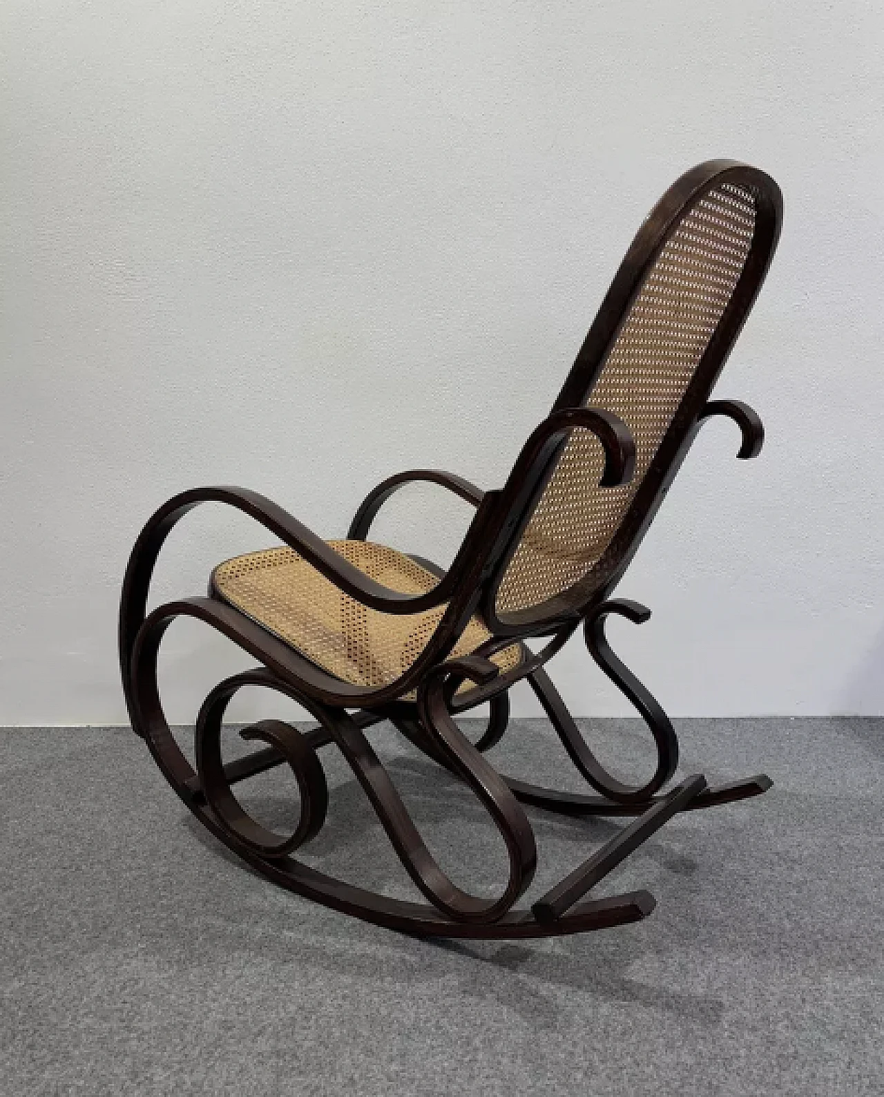 Poltrona a dondolo tipo Thonet, anni '80 7