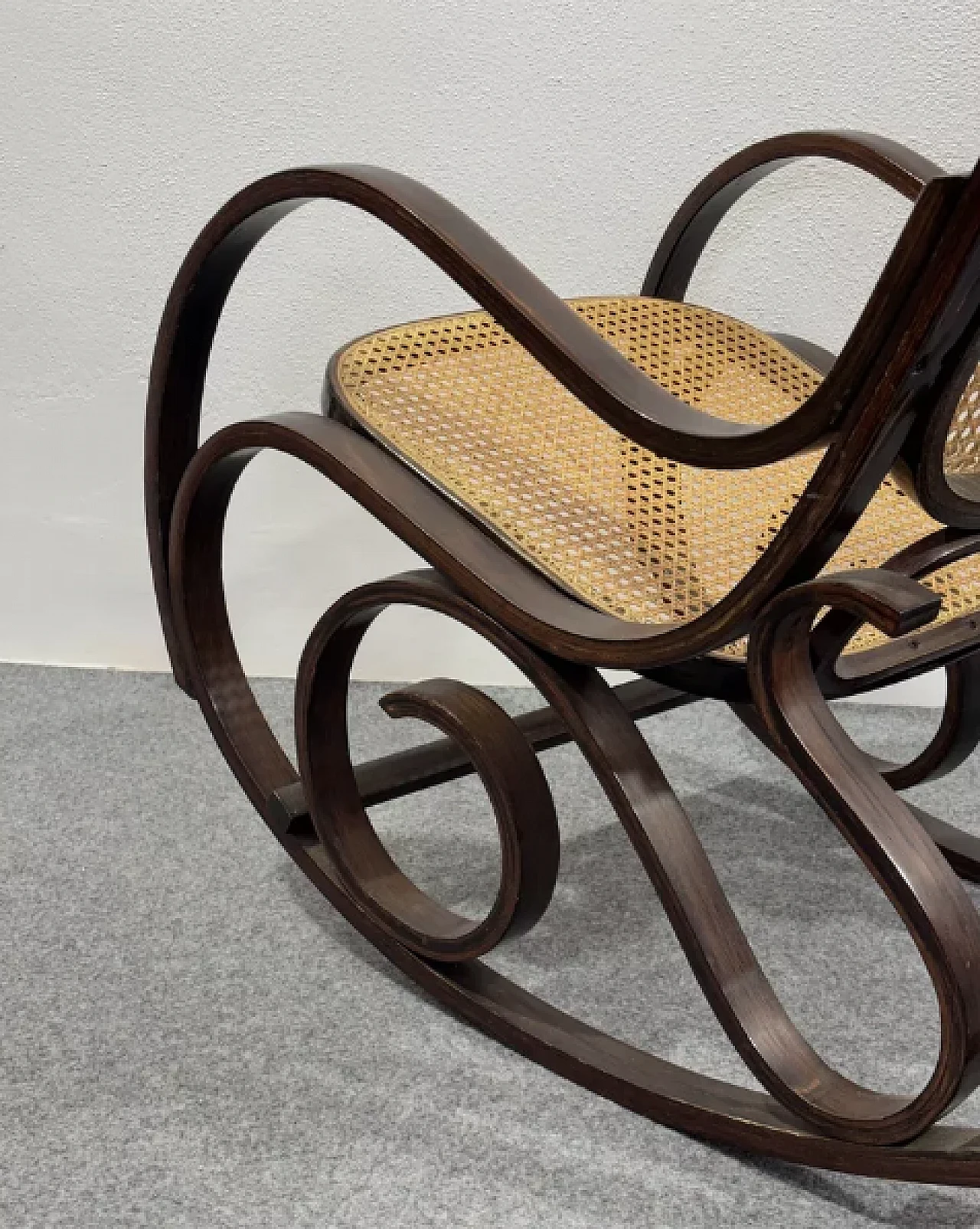 Poltrona a dondolo tipo Thonet, anni '80 8