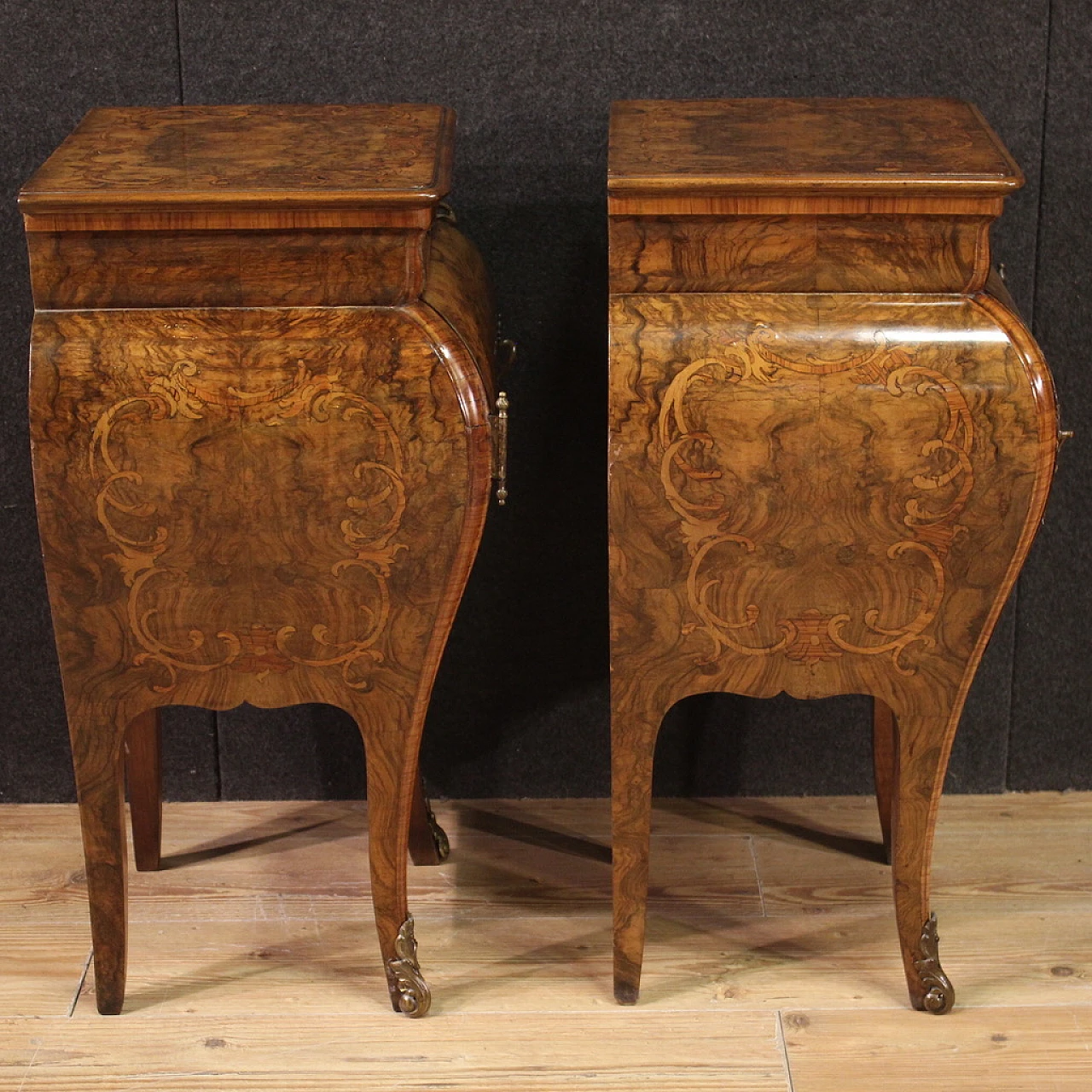 Pair of Louis XV style Lombard bedside tables, 20th century 3