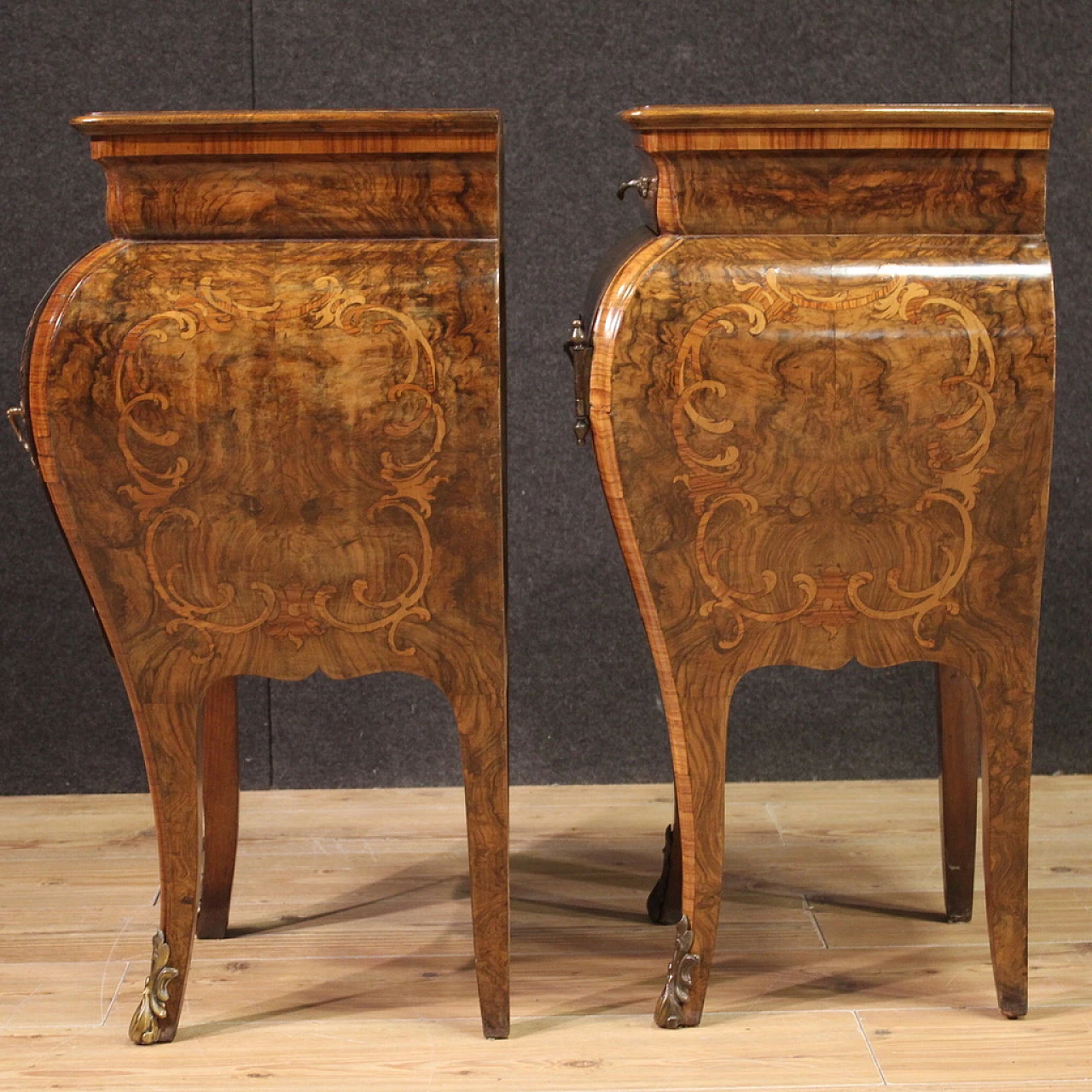 Pair of Louis XV style Lombard bedside tables, 20th century 5