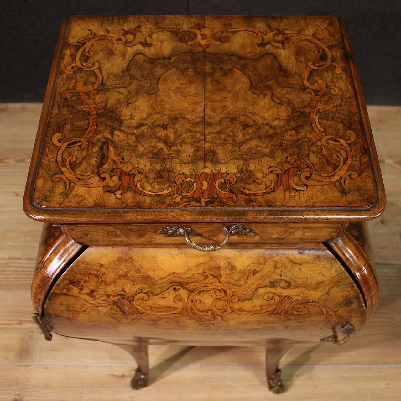 Pair of Louis XV style Lombard bedside tables, 20th century 6