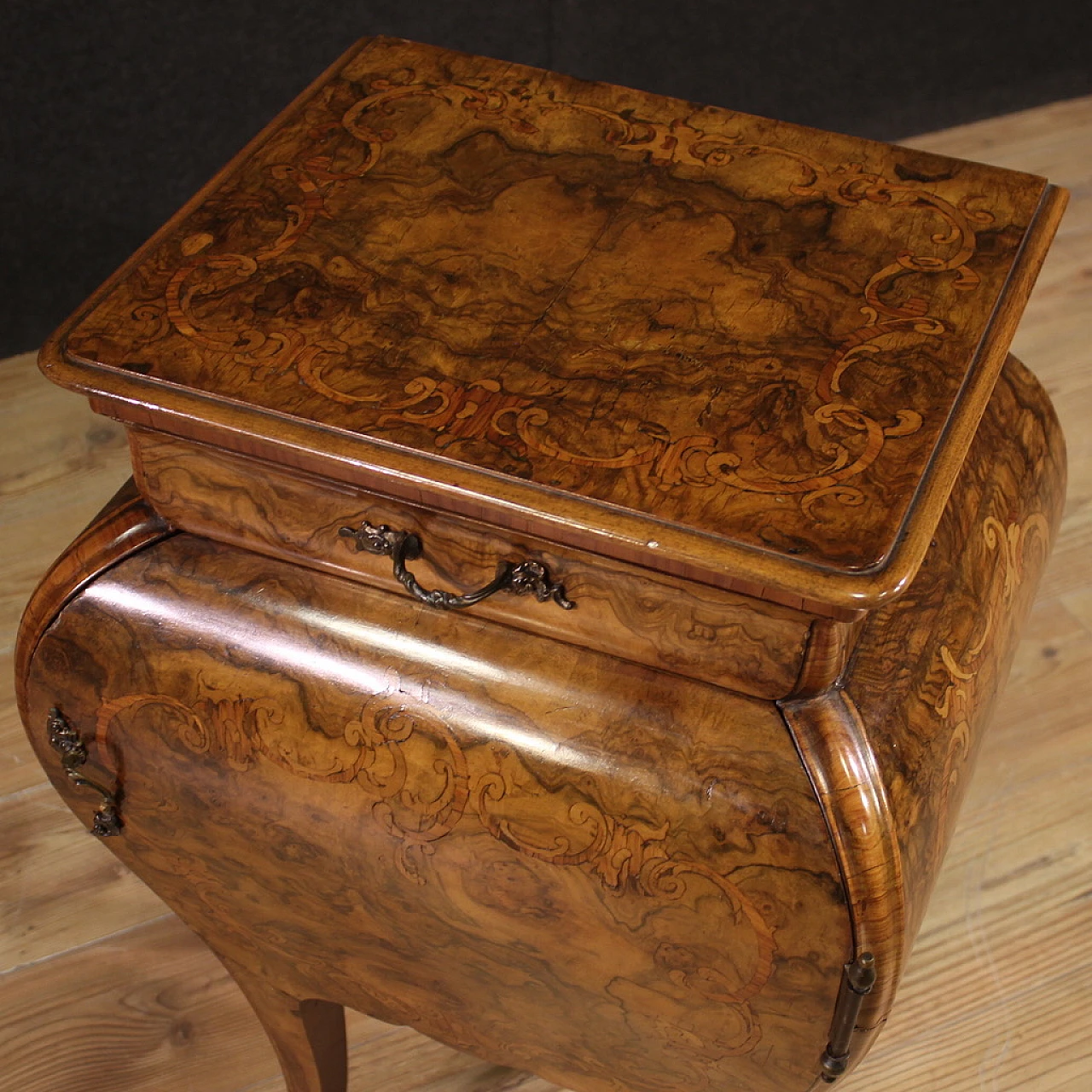 Pair of Louis XV style Lombard bedside tables, 20th century 7