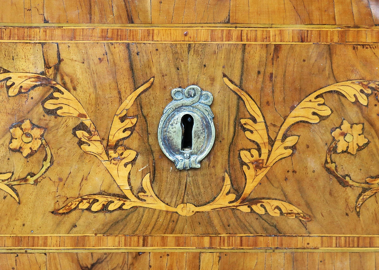 Neoclassical Italian chest of drawers, 18th century 4