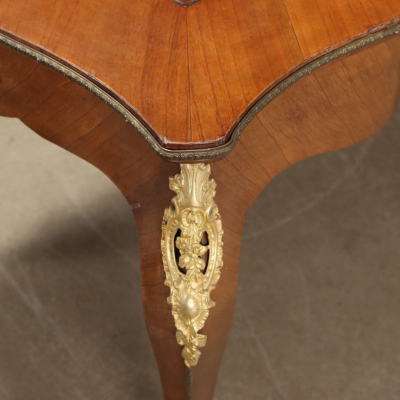 Desk in wood with drawer, bronze decorations & Moroccon leather 5