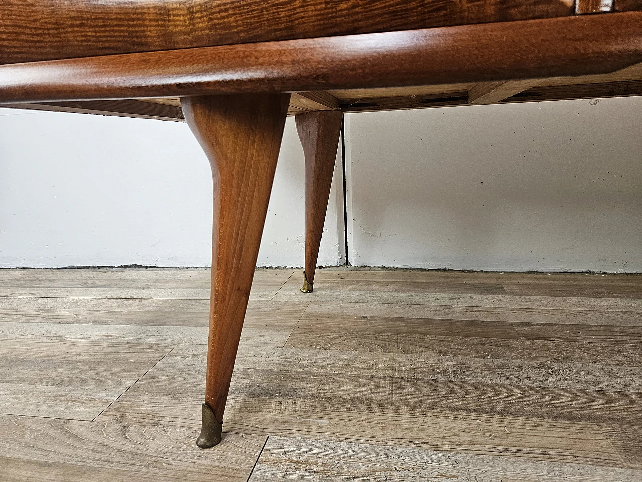 Credenza Mid Century in noce con piano in vetro, anni '60 25