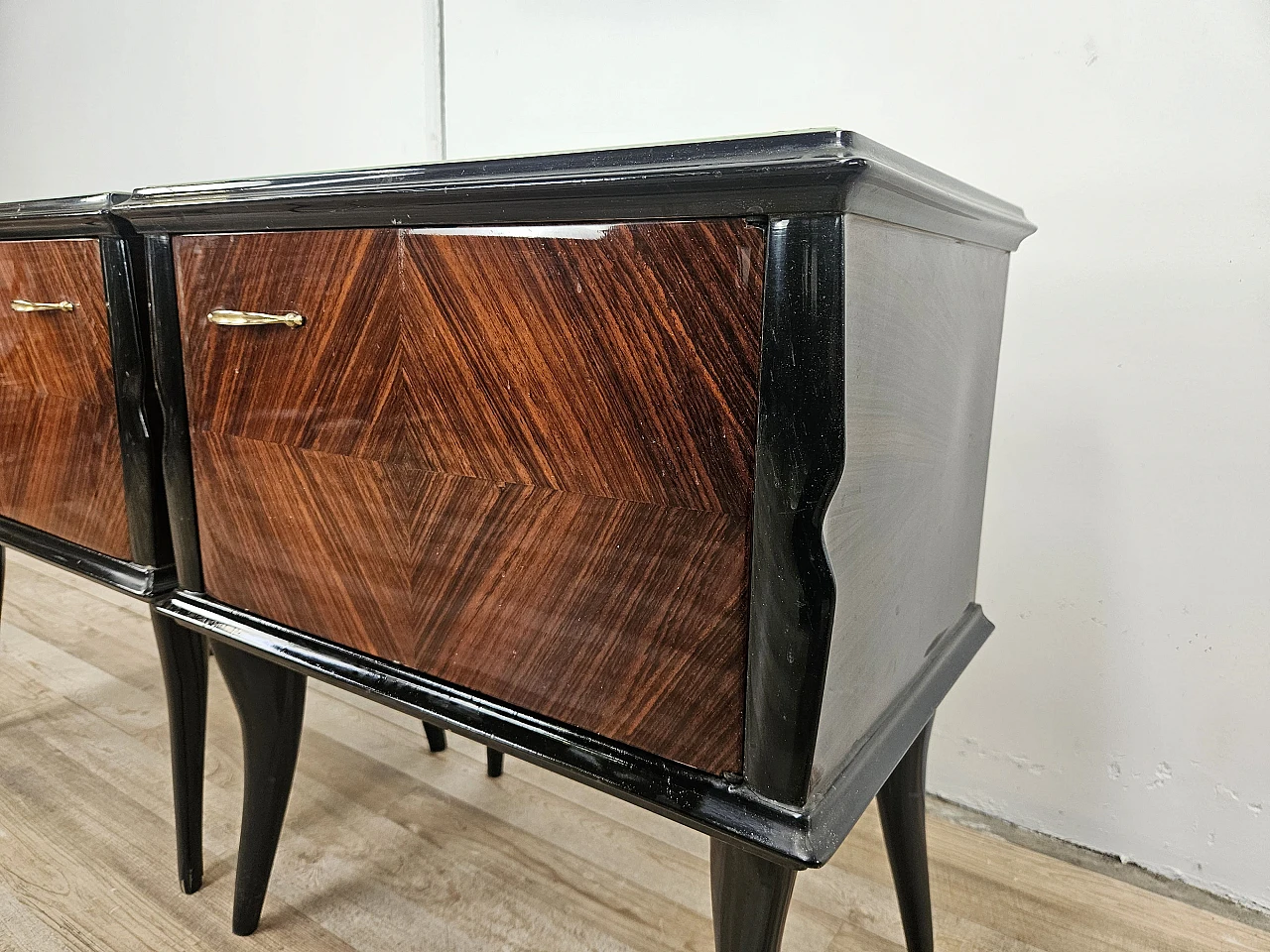 Comodini Mid Century rivestiti in radica 13