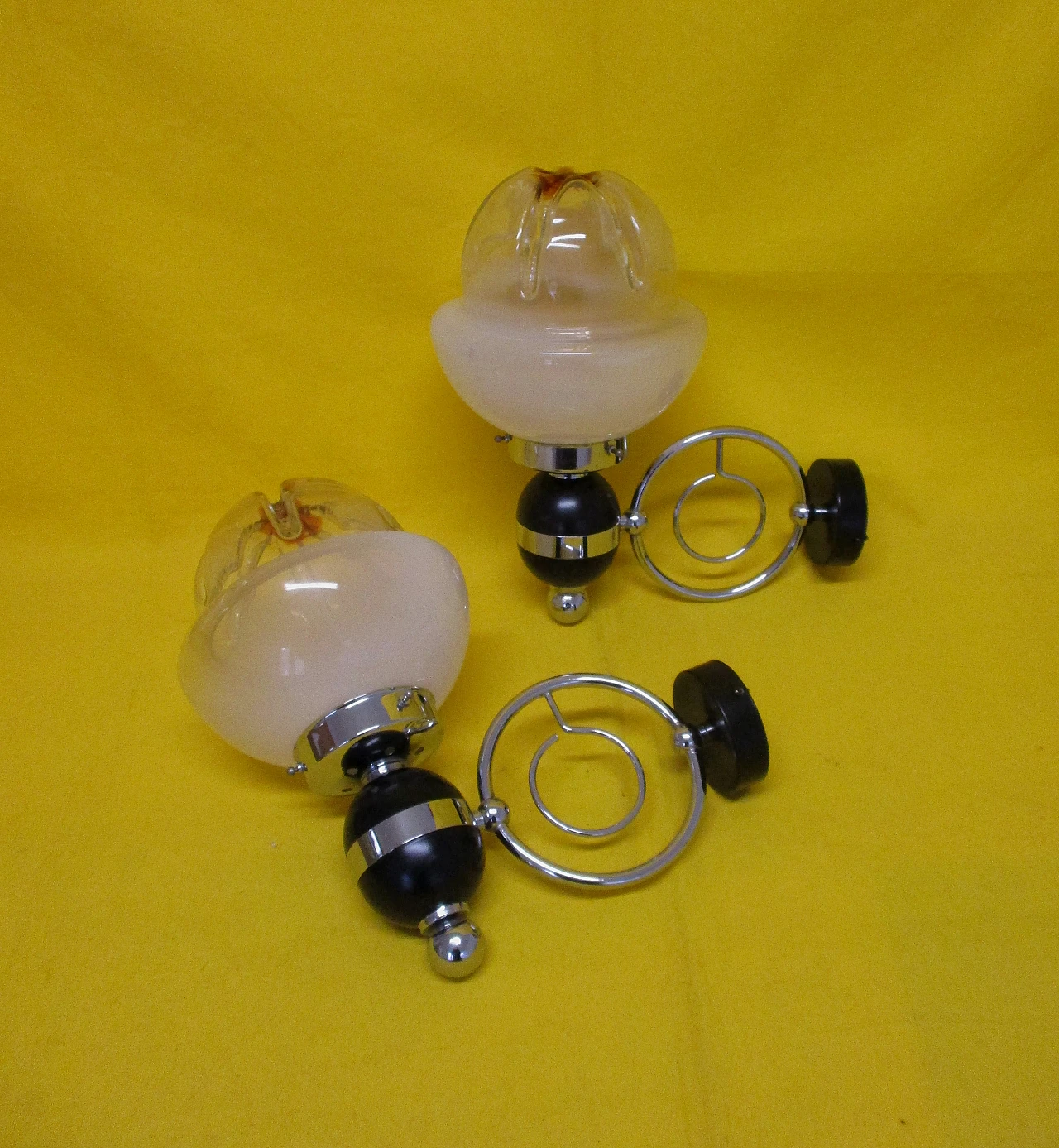 Pair of Toni Zuccheri wall lamps for Mazzega in metal, Murano glass, 1960s 4