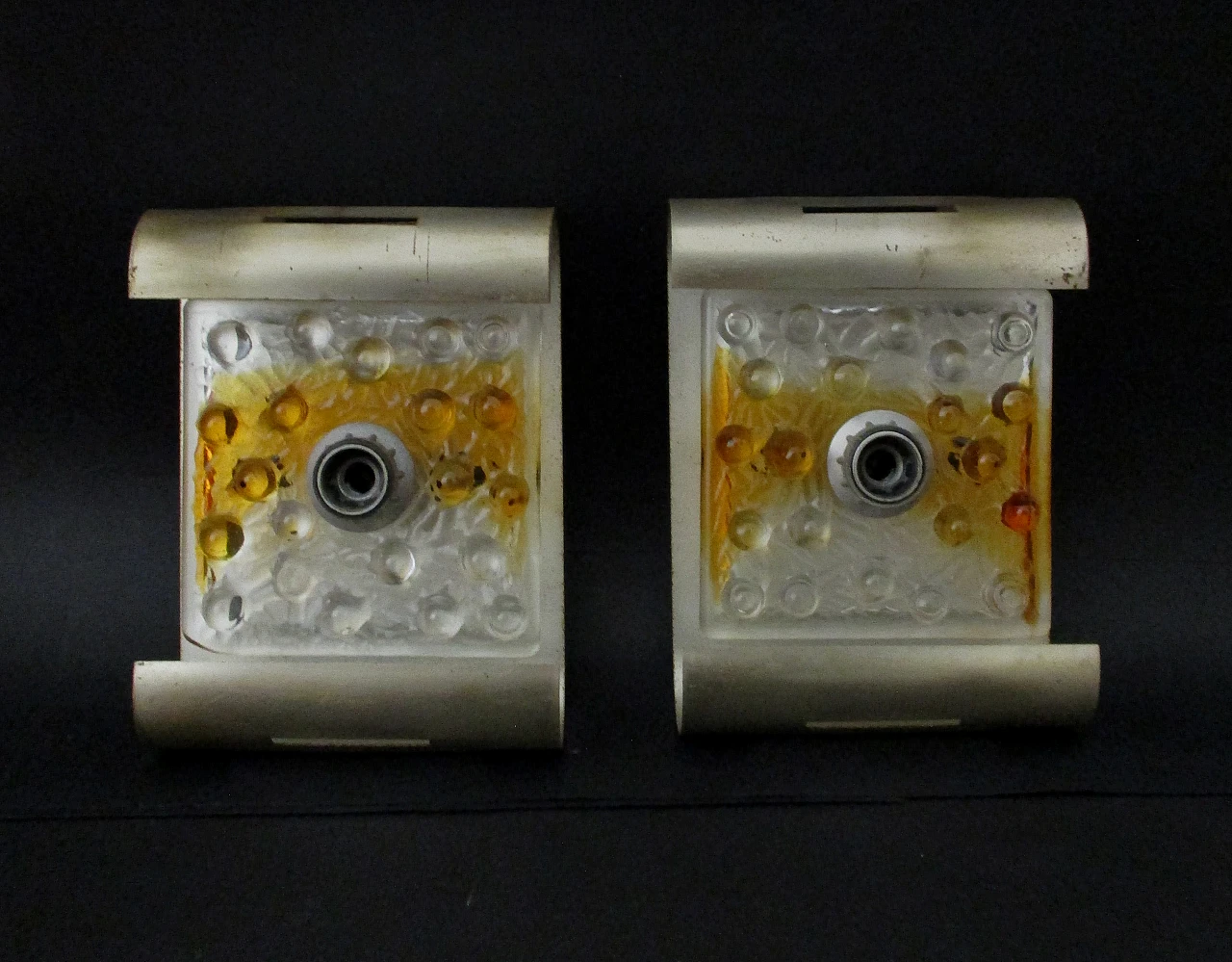 Pair of Toni Zuccheri wall lamps for Mazzega in metal, Murano glass, 1960s 7