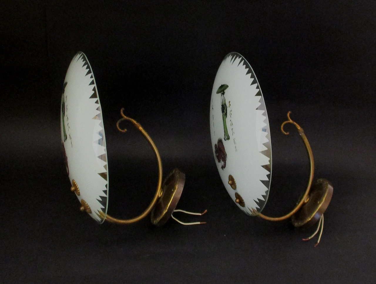 Pair of designer wall lights in brass and glass from the 1950s 5