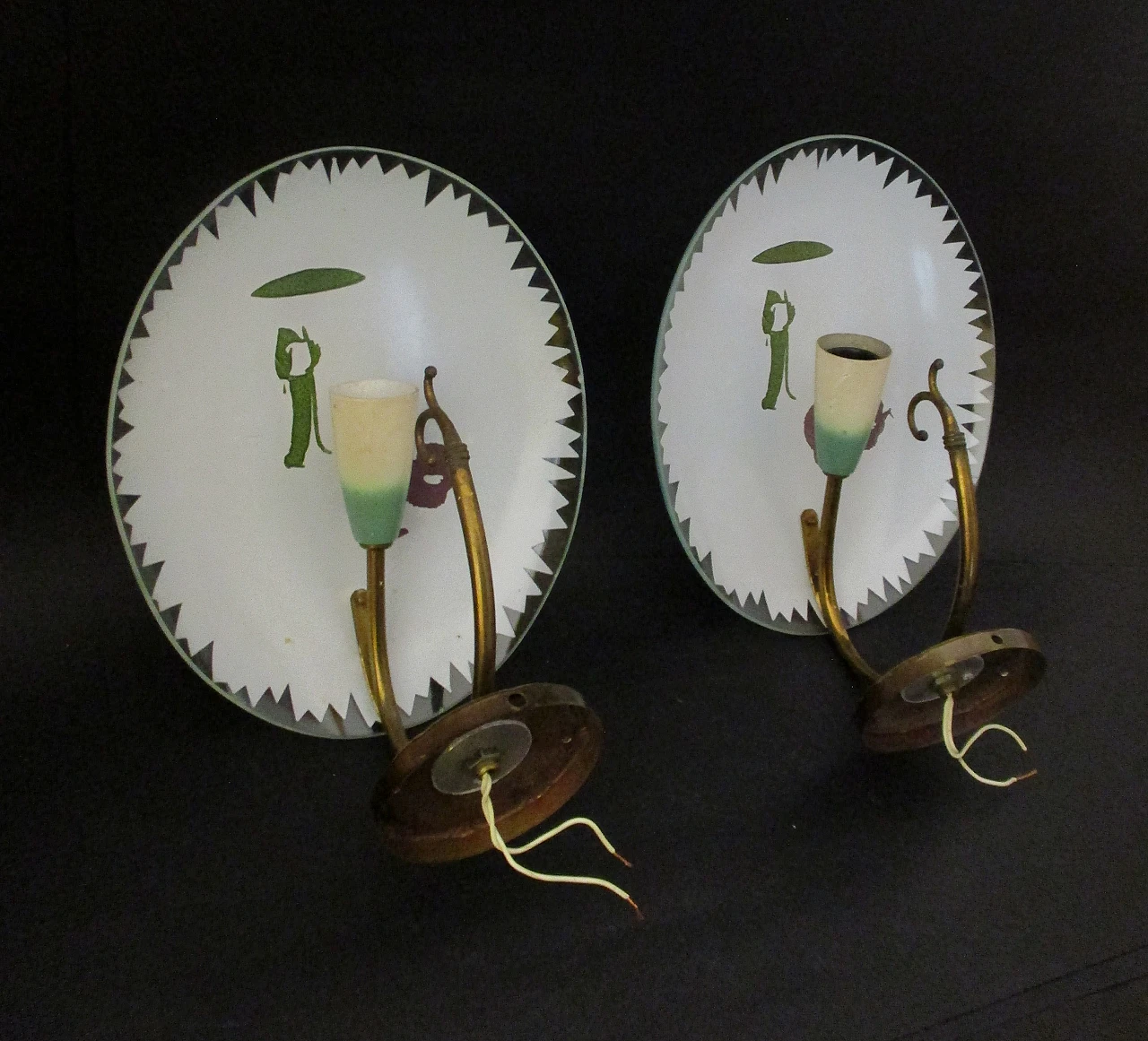 Pair of designer wall lights in brass and glass from the 1950s 6