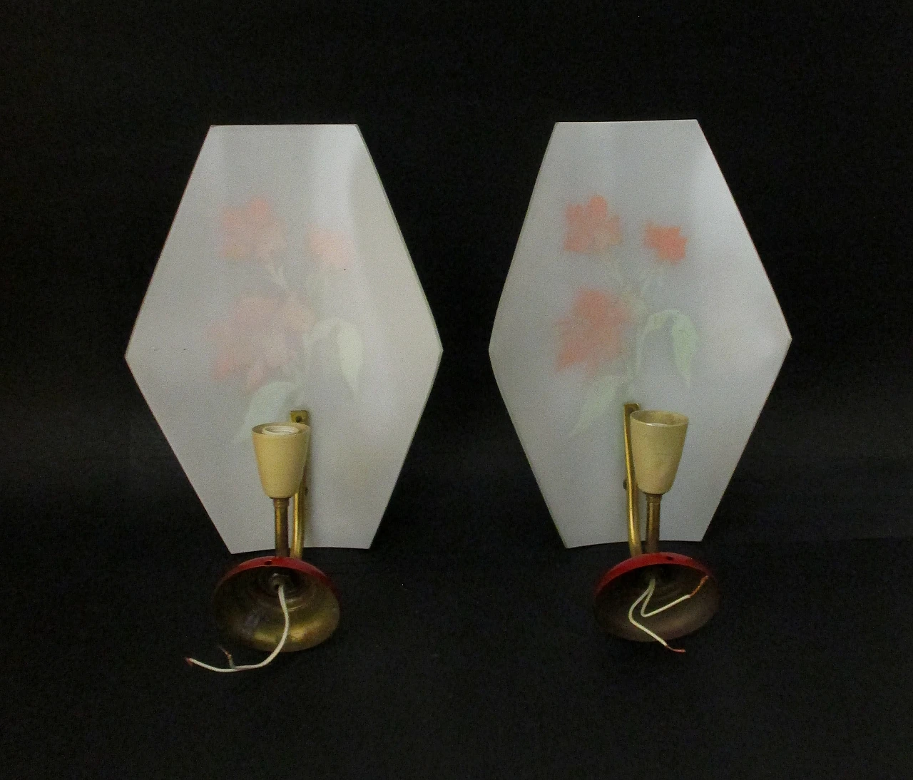 Pair of Dino Lama wall lights in brass and glass from the 1960s 9