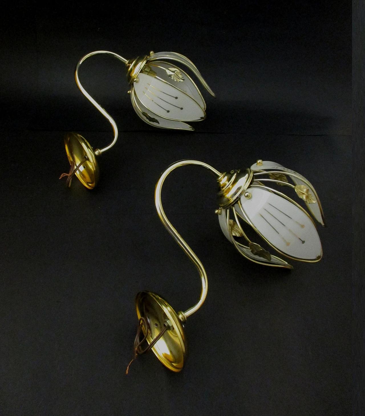 Pair of designer wall lights in brass and glass from the 1960s 5