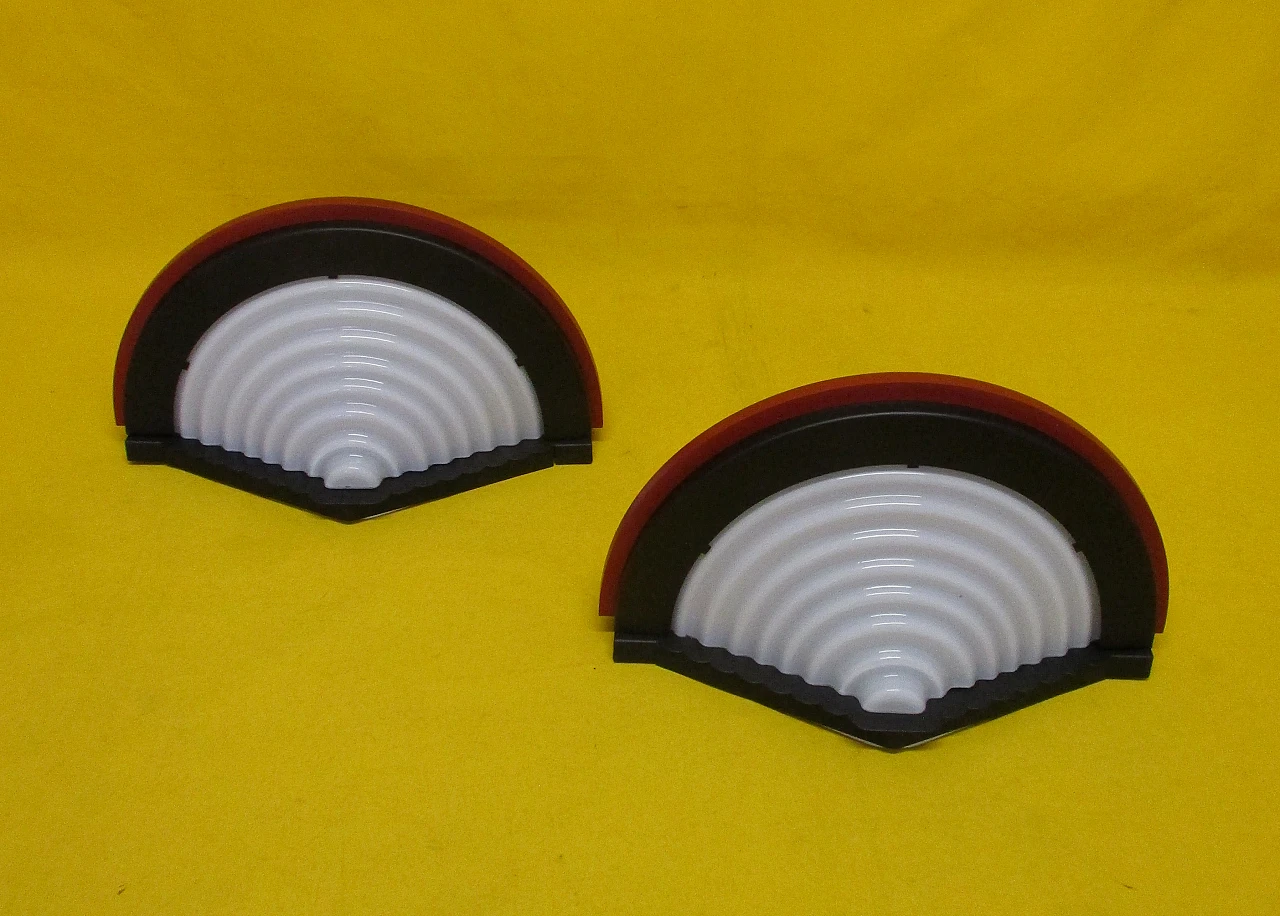 Pair of Angelo Mangiarotti wall lights in metal and glass from the 1980s 4