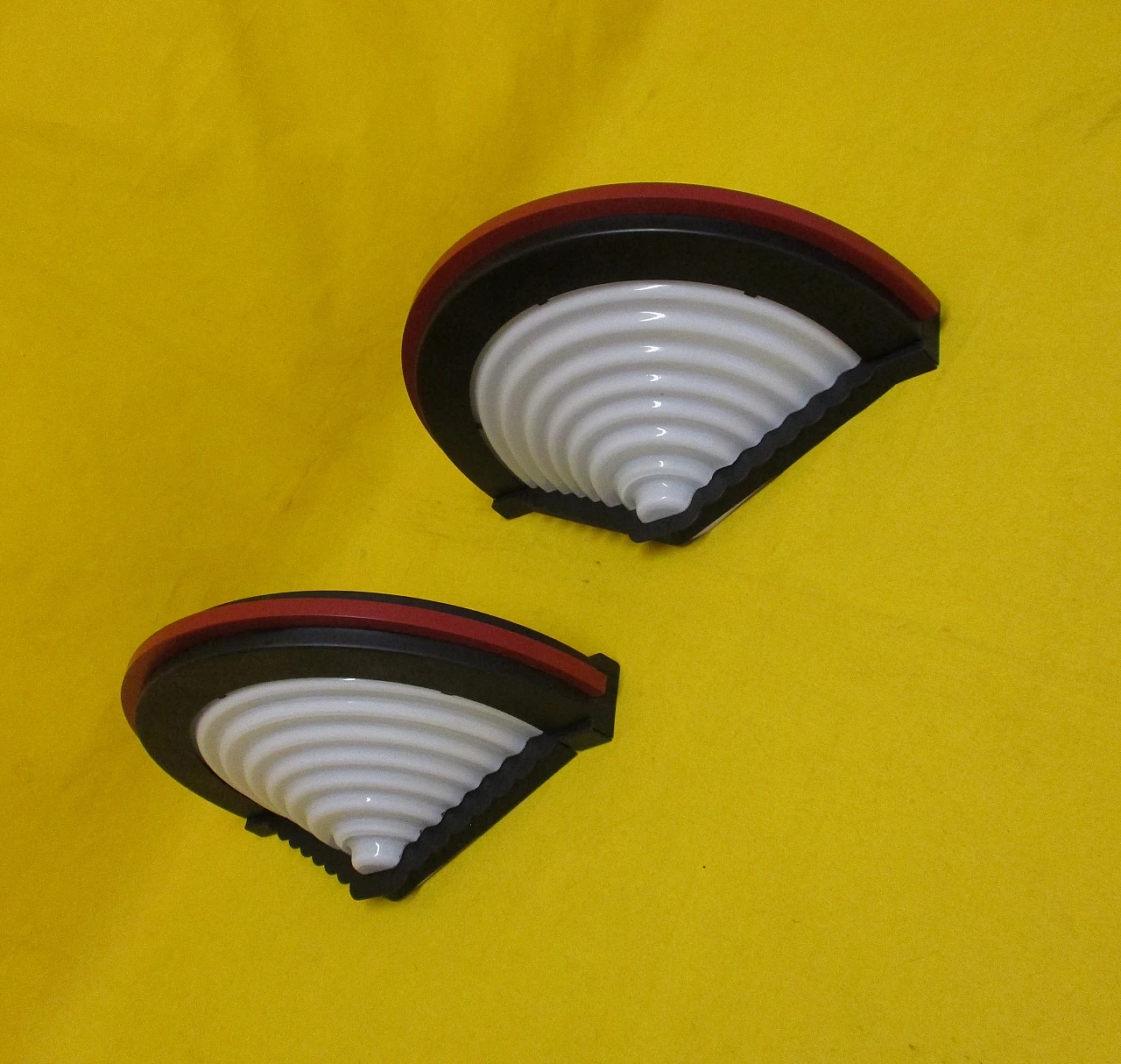 Pair of Angelo Mangiarotti wall lights in metal and glass from the 1980s 5