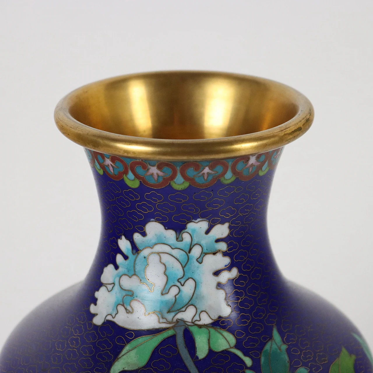 Chinese Cloisonné vase with coloured decoration, 20th century 3