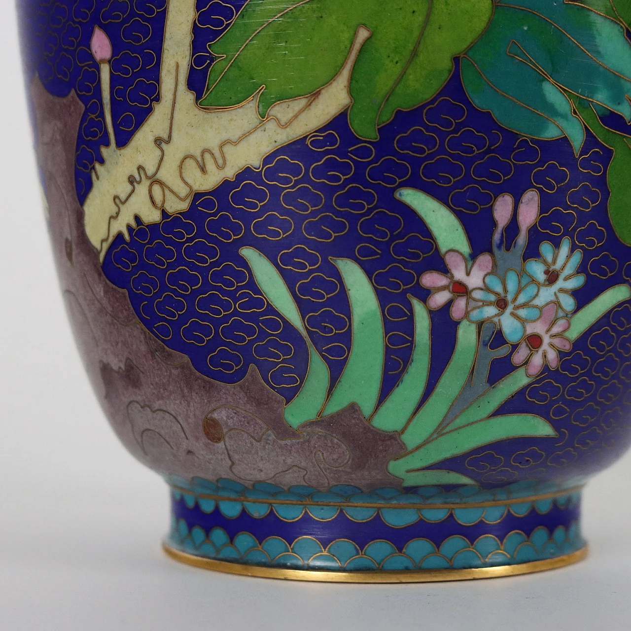 Chinese Cloisonné vase with coloured decoration, 20th century 5