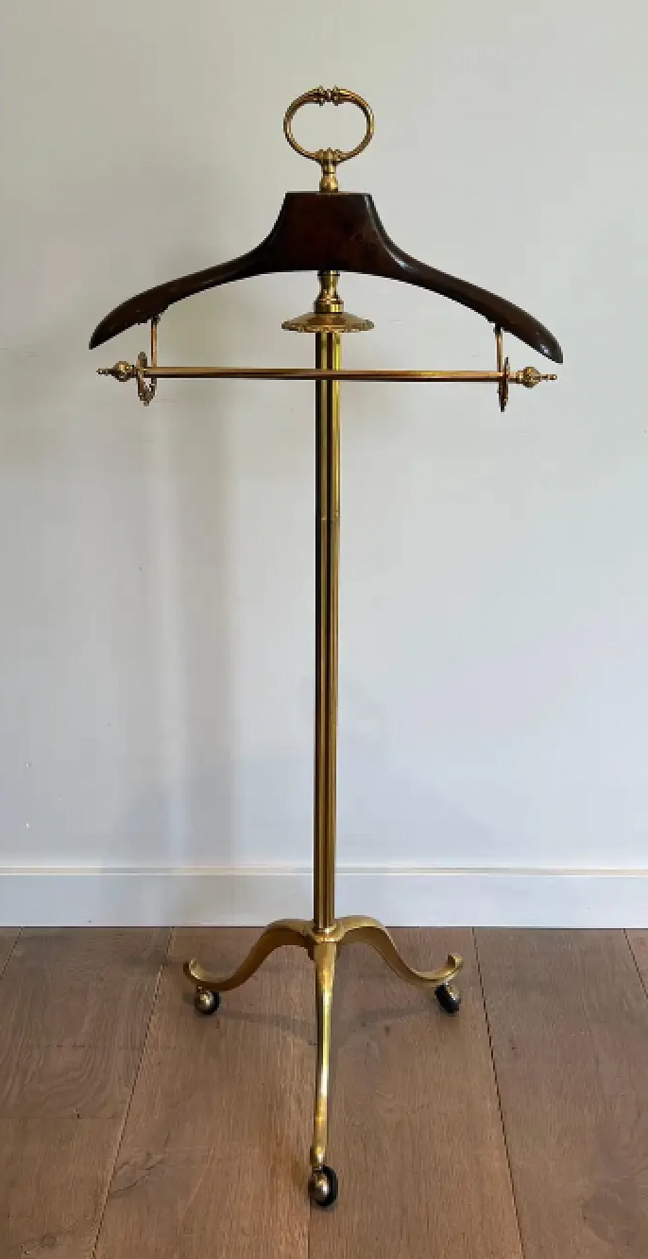 Neoclassical style brass and wood valet on casters, 1940s 3