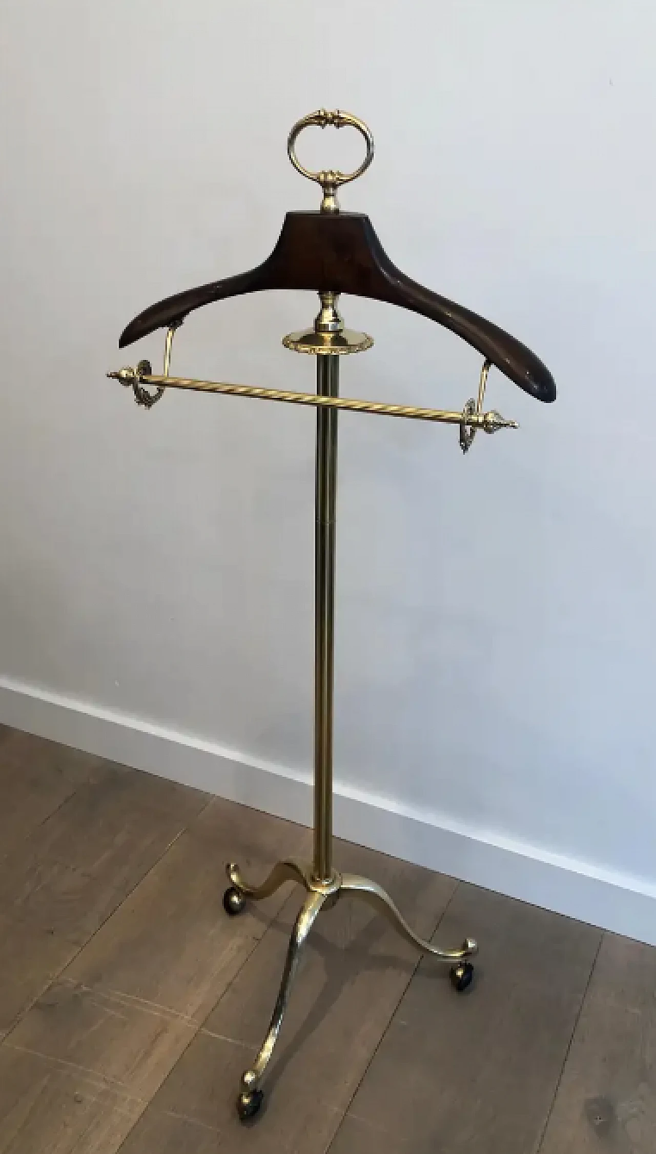 Neoclassical style brass and wood valet on casters, 1940s 4