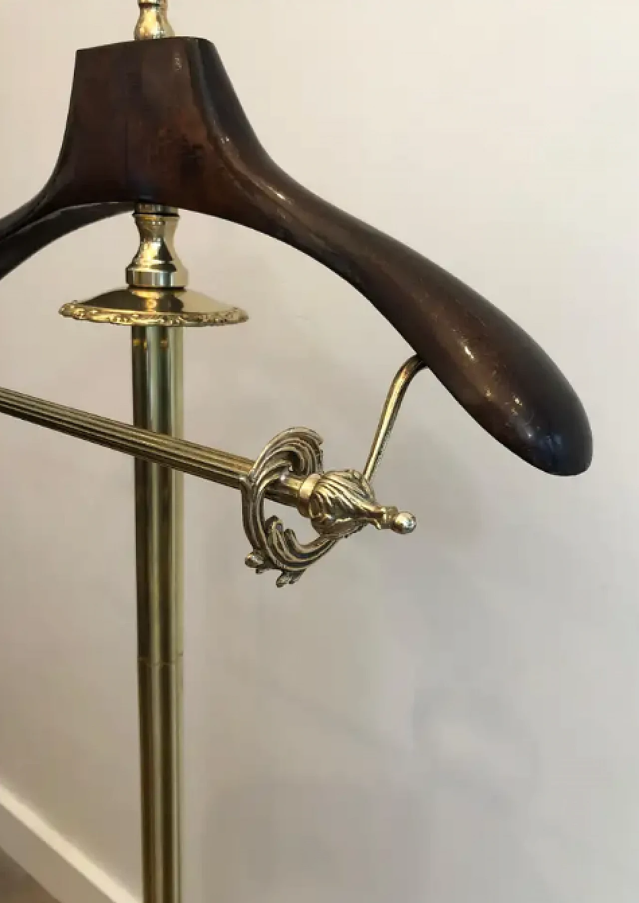 Neoclassical style brass and wood valet on casters, 1940s 9