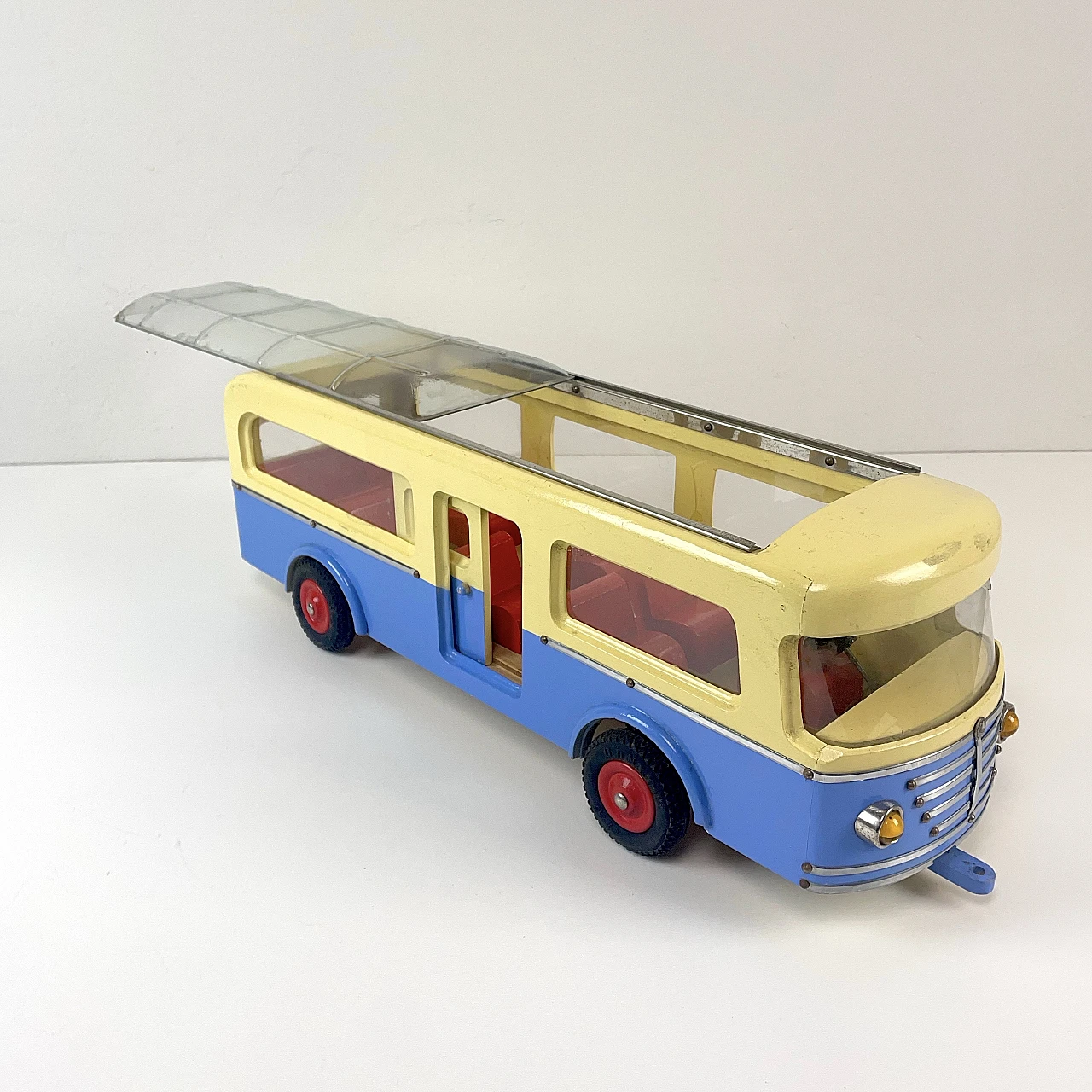 Hedo wooden bus, 1950s 15