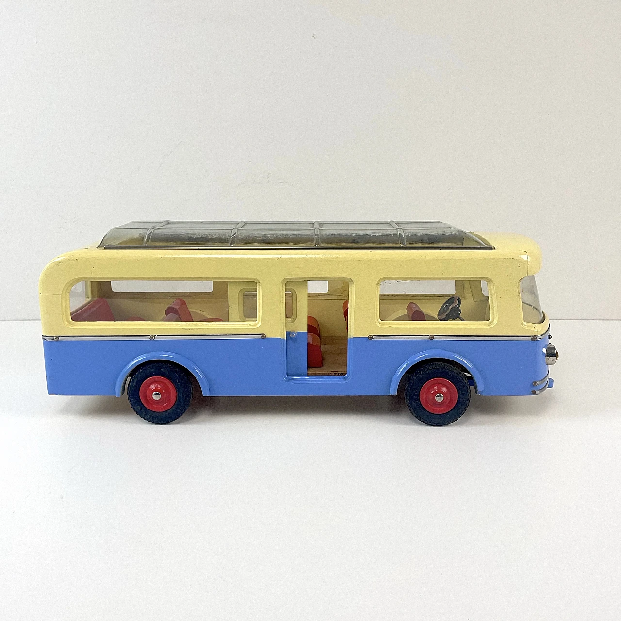 Hedo wooden bus, 1950s 17