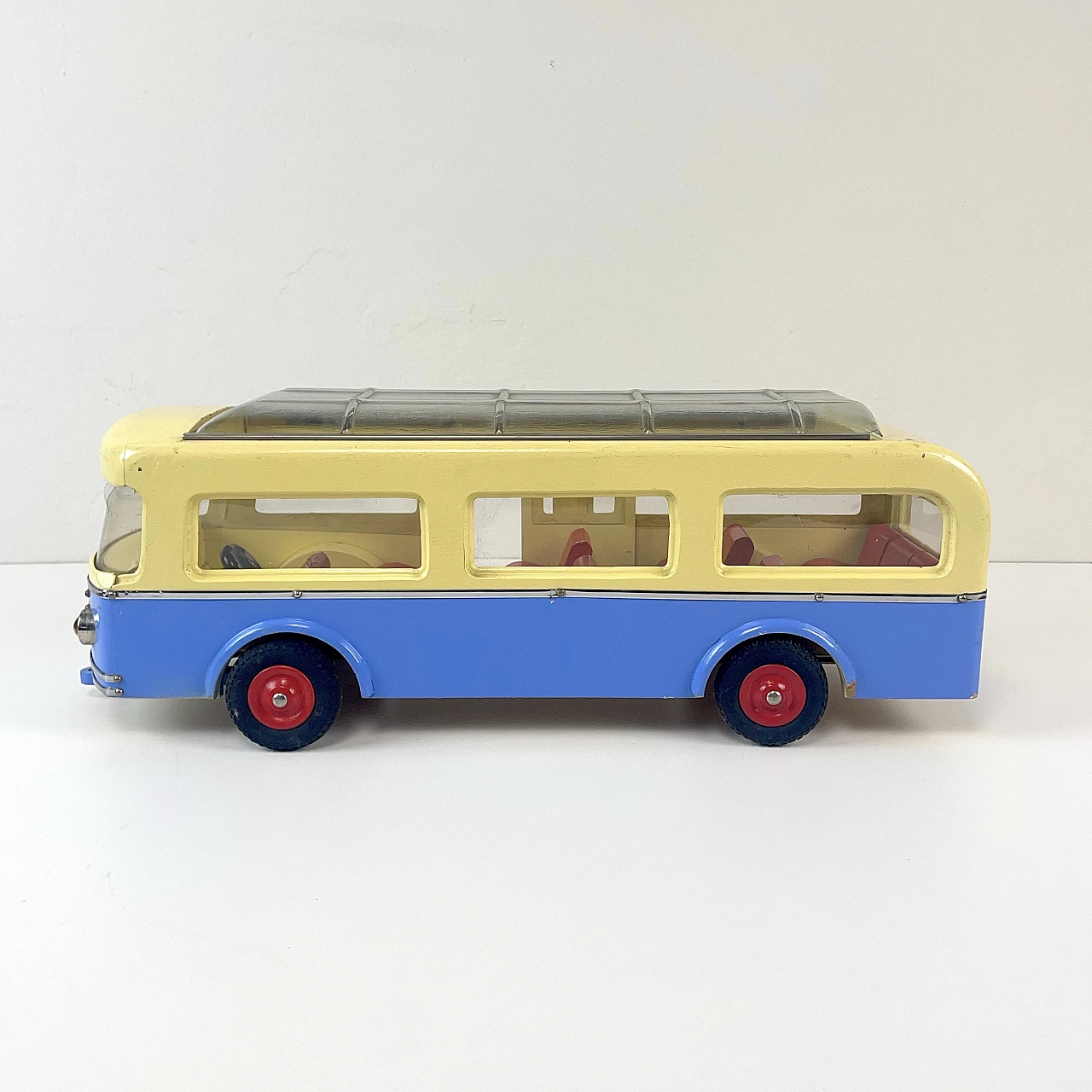 Hedo wooden bus, 1950s 18