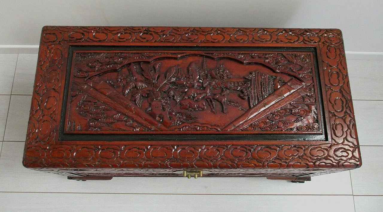 Chinese oriental trunk in carved and laquered wood, 20th century 8